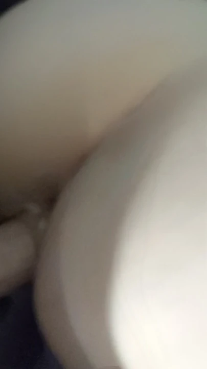 Büyük yarak sırılsıklam amcığın derinliklerine gidiyor