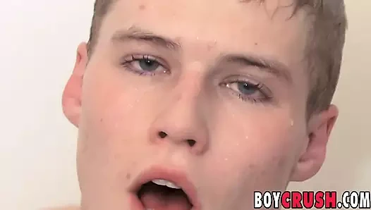 Sevimli minyon ikiz Chris Davis duşta mastürbasyon yapıyor