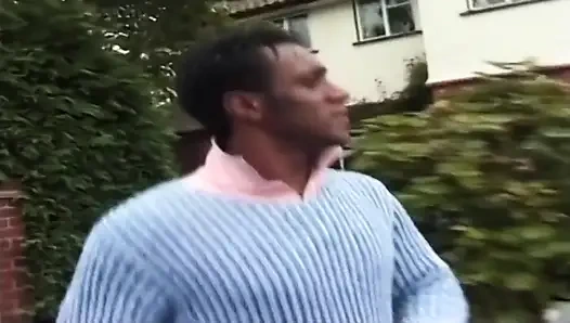 Büyük Omar'ın İngiliz maceraları: arka pencere temizleyicisi (2001)
