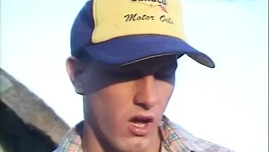 Büyük memeli sarışın orta yaşlı seksi kadın ile klasik üçlü seks iki büyük yarakla sikiliyor