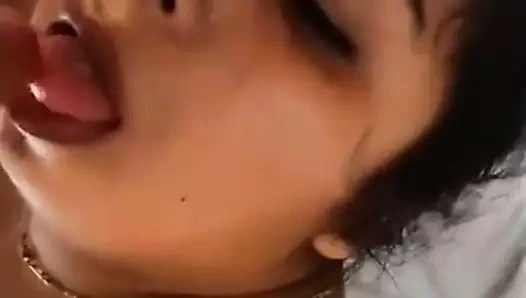 Desi yenge oral seks ve yüz