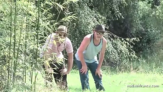 Güzel genç esmer sert becerdin içinde Üç yollu açık