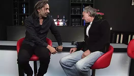 sarışın içinde bir üçlü