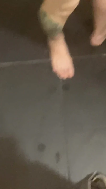 Emziren orta yaşlı seksi kadınla funu yapıyor