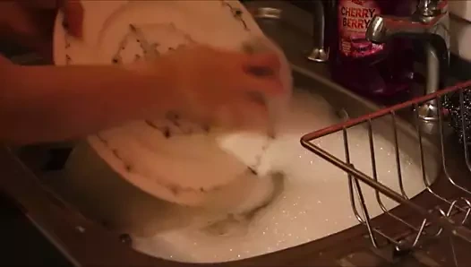 Gel bulaşıkları yıkarken izle - ön izleme