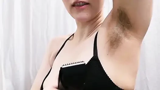 Hairy Camgirl Sniffs and Shaves Armpits