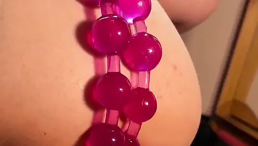 Sevimli iri güzel kadın anal boncuklara takıntılı