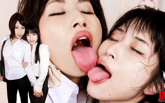 Tutkulu lezbiyen ikili: yua ve aine'in samimi öpücükleri