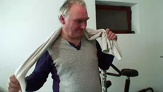 Bu süper ateşli küçük sürtük harika oral seks yapmayı seviyor