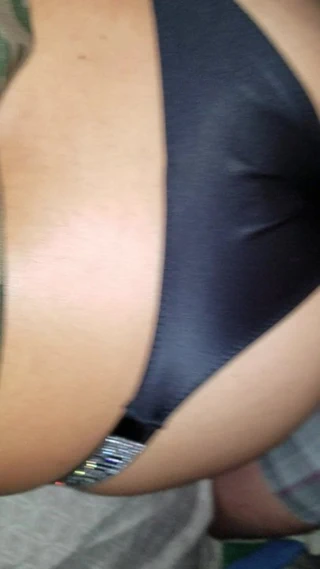 Kahrolası ve sağladım üzerinde gf saten külotlu göt