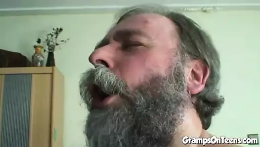 Yarak emiyor fetiş genç kız domaltılıyor