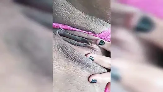 Rehberli El Işi: Nicoly Mattos zevkini emdiriyor ve parlayan poposunu sergiliyor!