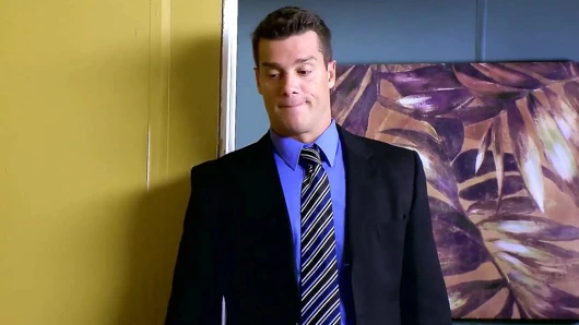 Brazzers - ateşli sekreter Sybil Stallone patronunu ihtiyacı olan tüm özelliklere sahip olduğuna ikna ediyor