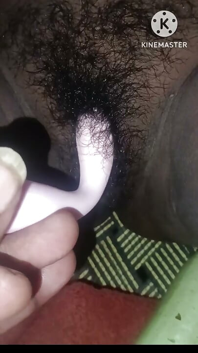 Bhabhi ki chut ka kheera dalke pani nikala