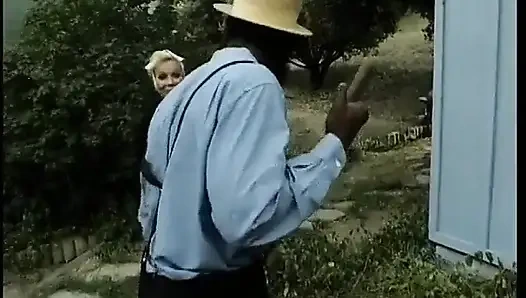 Два ебаря Amish занимаются межрасовым сексом с брюнеткой и трахают ее задницу