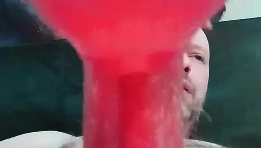 Üvey kız gırtlağına kadar alıyor ve yüzüne boşalıyor