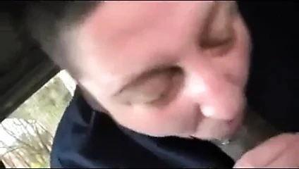 Evli kadın peyzajcıya para ödüyor