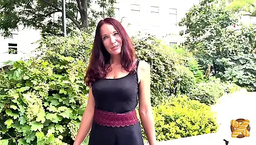 Muhteşem orta yaşlı seksi kadın Luciolle büyük bir yarakla sikiliyor