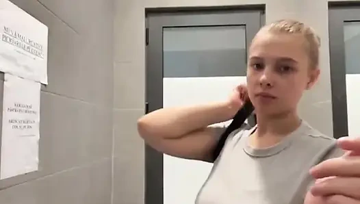 İlk kez herkesin içinde çifte penetrasyon