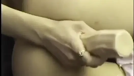 Bekarlığa yemini Layla Rivera genç amını ıslatmak için büyük bir dildo alıyor