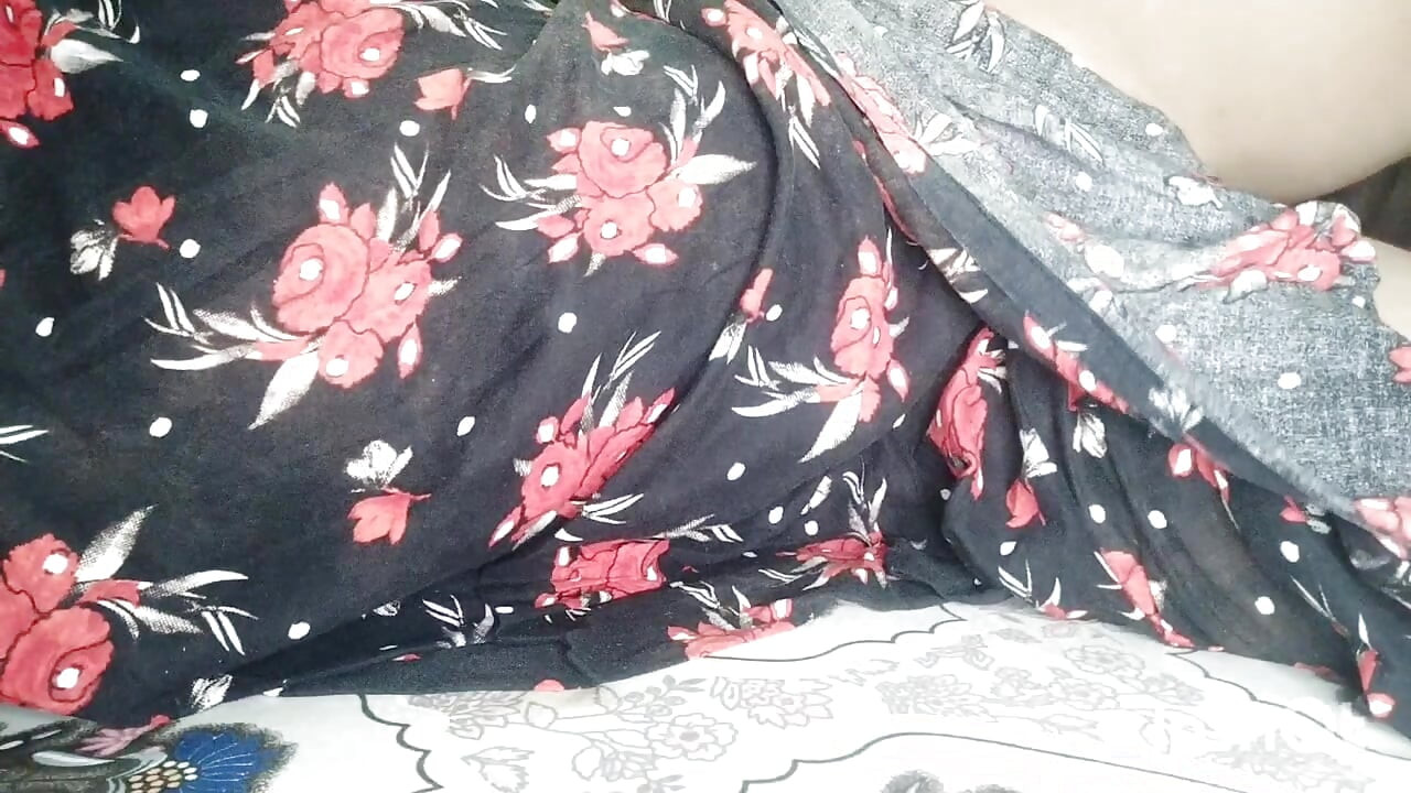 Üvey kız kardeşim doruk noktası olmaktan gerçekten korkuyor, ama amının yalatilmesini seviyor.