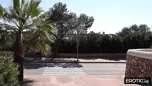 Spontane Seks Yol Kenarı Aç MILF Her Şeyini Veriyor