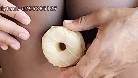 Donutlu amcık göğüsleri Afrikalı zenci tanrıça amcık yalıyor