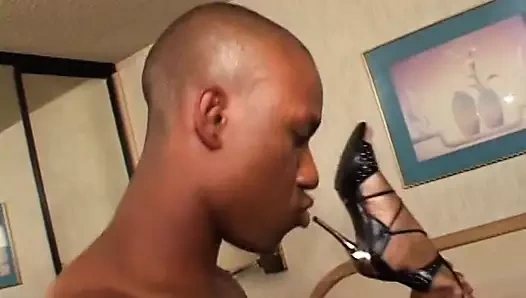 Büyük göğüslü peri sarışın sarışın, pazar gününden itibaren sekiz yolla sik alır