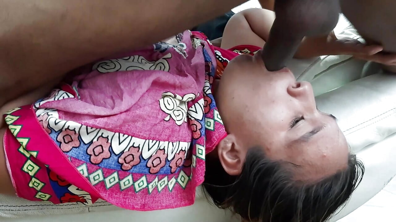 Üvey erkek kardeşimin zengin yarağına lezzetli oral seks.