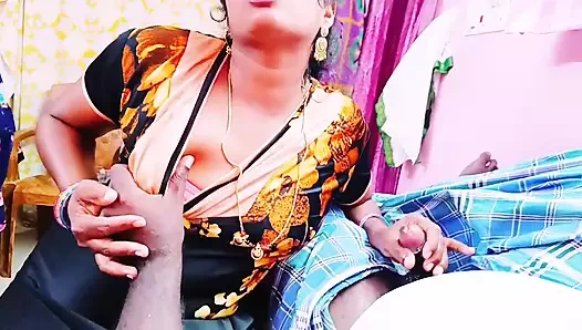 Üvey anne domalarak sikişmeden önce üvey oğluna siyah yarakla yağ masajı yapıyor