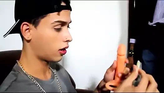 Latino oğlan gets barebacked tarafından onun patron