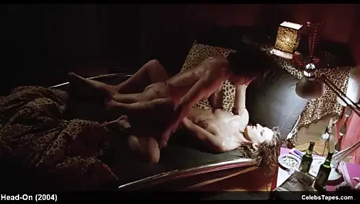 Catrin striebeck ve sibel kekilli ifşa ve sarhoş seks sahnesi