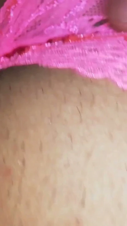 Elle muamele, yeni pembe külotlu çoraplı büyük yarak, ateşli bir göte girmeye çaresiz, genç trans | Klip 1