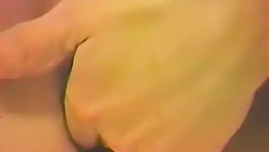 Amatör ev hanımı küvette kendini bağlıyor