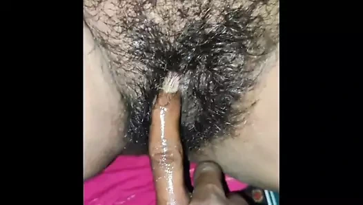 Sevgilisi yaşlı hatunla sert sikişiyor