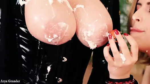 Göğüsler ibadet lezbiyen lateks pvc kedi mastürbasyon gıda fetiş hava balonları - arya grander ve model fetishaura