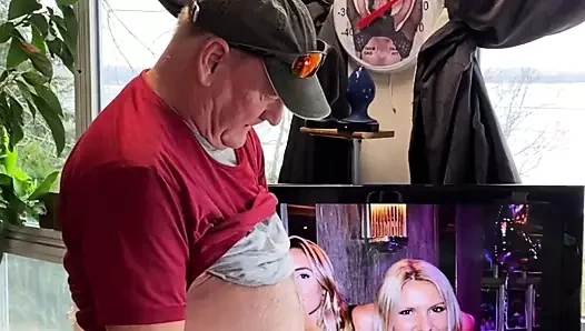 Angie ve arkadaşları bir eşek tak cumm istedi!