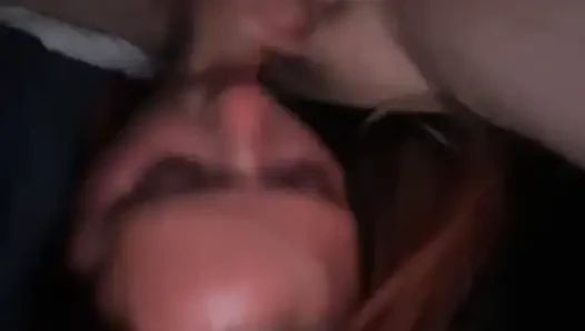 Beni edepsizce sikiyor