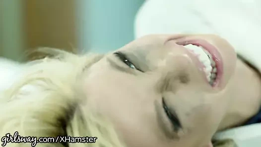 Girlsway hemşire joanna melek anally probes genç hasta