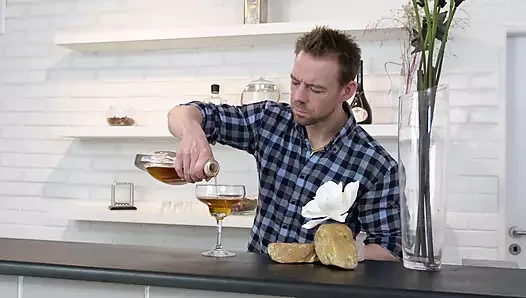 Bir İtalyan dövme BBW ve sıcak bir teeny ile harika theesome