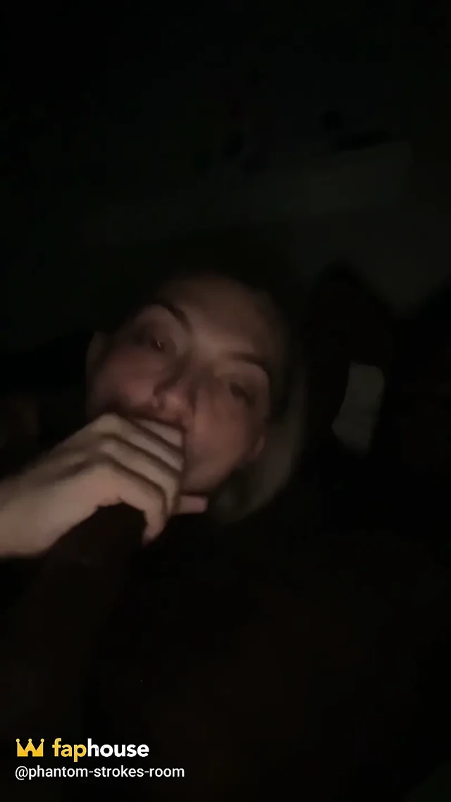 Lana Riley ile gece yarısı bakış açısı (dikey görünüm)