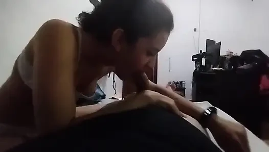 Komşum beni emiyor ve tüm yarağımı yutuyorsa seviyorum