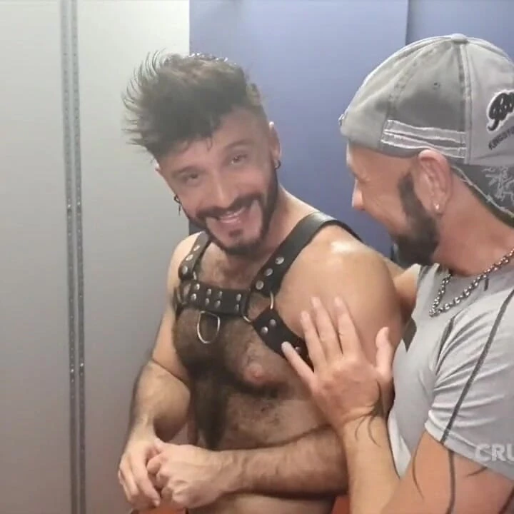Viktor Rom tarafından korunmasız kullanılan seksi Kekegil