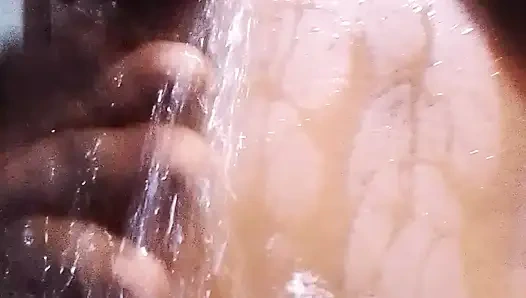 Üvey erkek kardeşimin banyosunda harikalar