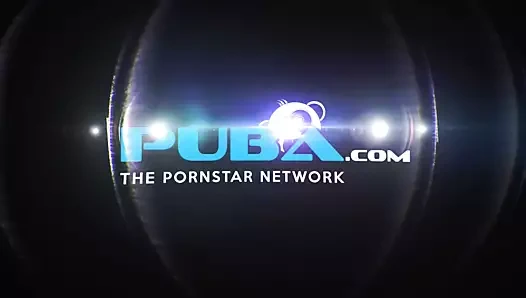 Seksi uygun kızlar bir gece kulübünde sahne arkasında birbirlerini sikmek