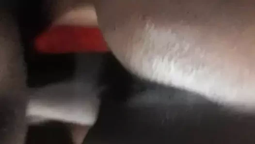 Bu kız ateşli bir sürtük, sikimin hızında yüksek sesle inliyor