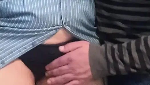 Ateşli hatun kıllı amını ovmama izin veriyor