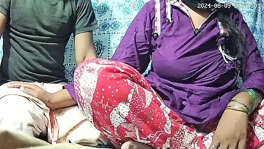 Hintli genç kız ve hizmetçi odada seks yapıyor