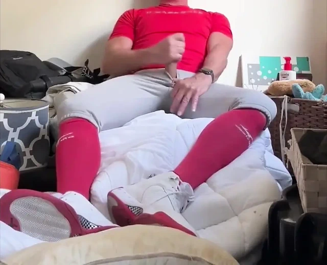 Alfa beyzbol oyuncusujockdad87 yine beyzbol ekipmanlarında jock dölünü çekiyor