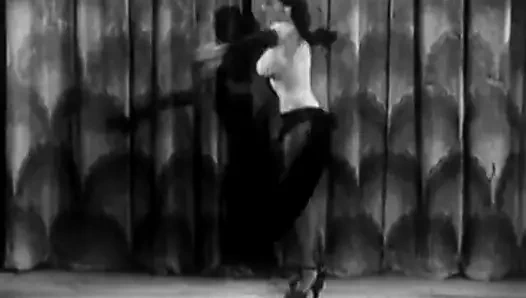 Muhteşem striptizci sıcak bir striptiz (1950'lerde vintage) verir